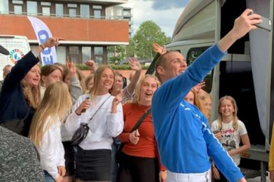 Selfie-tid. Foto fra videoen.