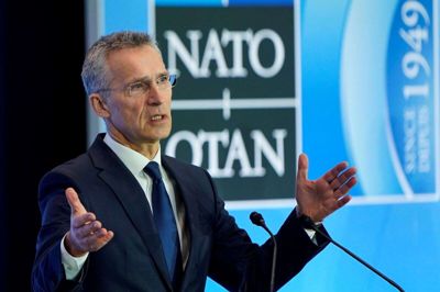 Natos generalsekretær, Jens Stoltenberg, bekræfter, at Nato-landenes forsvarsministre skal drøfte krisen omkring Iran på et møde onsdag og torsdag i Bruxelles. (Arkivfoto).