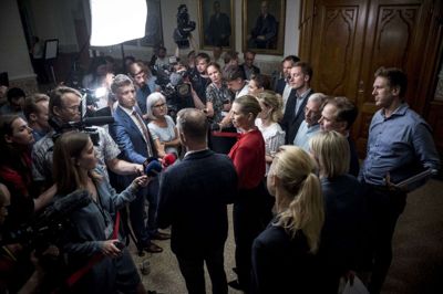 Mette Frederiksen fra Socialdemokratiet, Pia Olsen Dyhr fra SF, Pernille Skipper fra Enhedslisten og Morten Østergaard fra Radikale efter de afsluttede regeringsforhandlinger i Landstingssalen på Christiansborg. Ifølge Formand for Dansk Folkeparti begår Socialdemokratiet løftebrud med di den nye aftale.