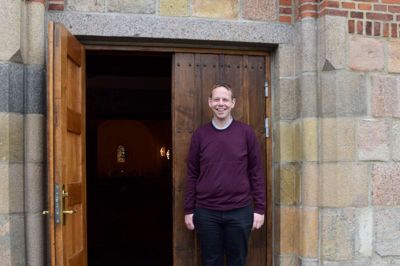 Jes Nedergaard Espersen er ny præst i Ikast og Faurholt Kirke. Foto: Privatfoto