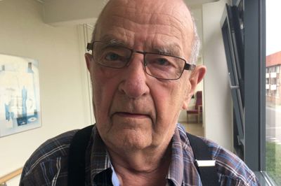 Frede Kjær Kristensen er glad for at bo på Midtjyden, men er frustreret over besparelserne.. Foto: Jacob Hove