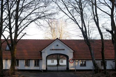 En del udlændinge har fået pligt til at melde sig hos politiet på Udrejsecenter Kærshovedgård (billedet) eller andre steder. Hvis de gentagne gange overtræder pligten, kan de varetægtsfængsles. Lovændringen har ført til de første fængslinger. Foto: Andrew Kelly/Reuters