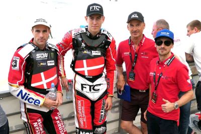 Danmark gik glip af medaljer, da der i weekenden blev kørt finalerunder i par-VM i speedway. Det danske hold bestod af Niels-Kristian Iversen (tv), Frederik Jakobsen, landstræner Hans Nielsen og Leon Madsen (th).