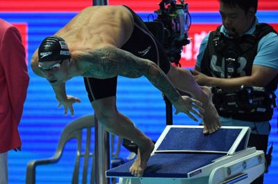 Caeleb Dressel er ny indehaver af verdensrekorden i 100 meter butterfly efter at have overgået selveste Michael Phelps.