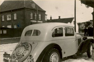 I Ikast kunne man i 1939 få køretimer i en ny Adler. ?Foto: Ikast Lokalhistorisk Arkiv