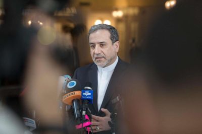 Den iranske viceudenrigsminister Abbas Araghchi sagde ved et pressemøde efter søndagens møde i Wien, at de europæiske tiltag, der skal sikre at handlen med Iran kan fortsætte på trods af sanktionerne fra USA, ikke er helt på plads endnu, men "i de sidste faser".