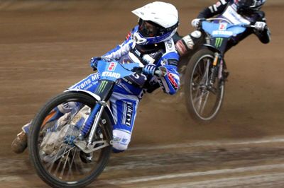 Leon Madsen (forrest) var godt kørende i VM-grandprixet í Polen lørdag aften og blev nummer tre.