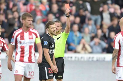 Erik Sviatchenko så rødt efter to gule kort med få minutters mellemrum. Foto: Henning Bagger/Ritzau Scanpix