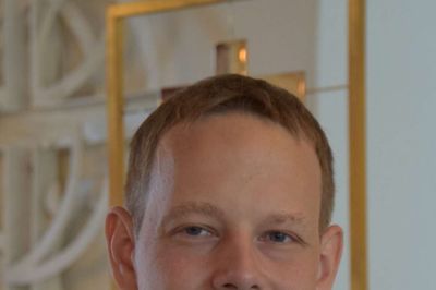 Jes Nedergaard Espersen er ny sognepræst i Ikast-Faurholt Pastorat og overtager stillingen efter Karin A. Vestergaard. Foto: Privatfoto