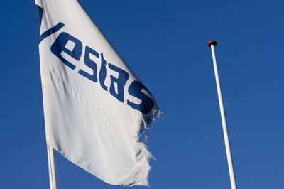Vindmølleproducenten Vestas har masser ordrer, der skal leveres. Men for få af dem kommer fra markeder nær Danmark. Det gør danske arbejdspladser udsatte, forklarer aktieanalytiker. (Arkivfoto)