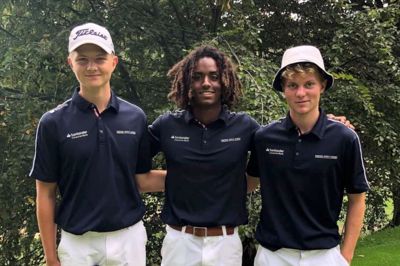 Fra venstre ses de dygtige golfspillere Philip Sillesen Nilsson, Adam Søndergaard Pedersen og Jens Kristian Thysted. Foto: Privatfoto