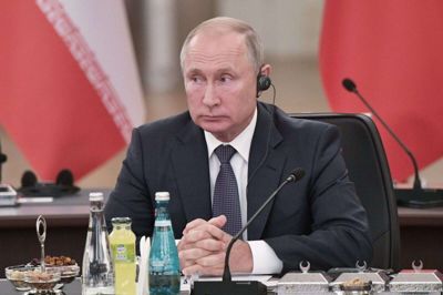 Ruslands præsident, Vladimir Putin (billedet) var sammen med Irans præsident, Hassan Rouhani, mandag på besøg i Tyrkiets hovedstad, Ankara, hos den tyrkiske præsident, Recep Tayyep Erdogan.