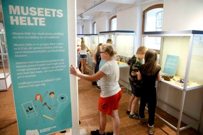 Et nyt hold af museets helte er begyndt på Klosterlund Museum. Det er skoleelever med interesse for fortiden og det arkæologiske. ? Foto: Flemming Hansen