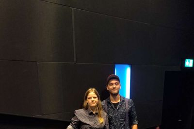 Skuespiller Adam Schmidt og producer Laura Stejner Bie i Ikast Bio. Foto: Privatfoto