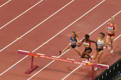 En fjerdeplads i sit heat i 3000 meter forhindringsløb var nok for danske Anna Emilie Møller, der med en imponerende dansk rekord i disciplinen sikrede sig billet til VM-finalen fredag.