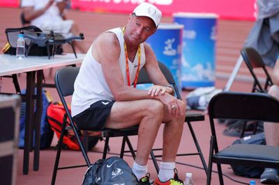 Atletikguruen Alberto Salazar er blevet straffet med en karantæne på fire år for brud på dopingreglerne. Han afviser beskyldningerne. (Arkivfoto)