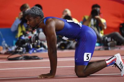 Noah Lyles havde farvet sit hår sølv, men vandt guld i finalen på mændenes 200 meter.