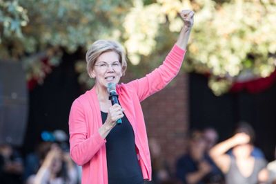 I USA er den demokratiske favorit til at udfordre præsident Donald Trump ved næste års præsidentvalg i USA - ikke Joe Biden - men senator Elizabeth Warren. Det viser målinger. Hun kalder sig en stor tilhænger af sund kapitalisme, men vil af samme grund have opsplittet de store techselskaber. (Arkivfoto)