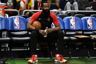 Houston Rockets er kommet i stærk modvind i Kina, efter at basketballholdets sportsdirektør har udtrykt sin sympati for Hongkong. Mandag morgen danskt tid har Houston Rockets-stjernen James Harden (billedet) undskyldt over for holdets kinesiske fans. (Arkivfoto).