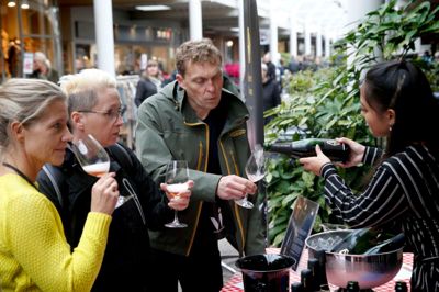 Ikast Vinfestival bød på specialiteter fra mange forskellige vinproducerende lande.?Foto: Flemming Hansen