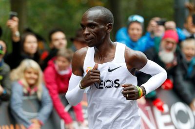 Eliud Kipchoge gennemførte som den første et maraton på mindre end to timer.