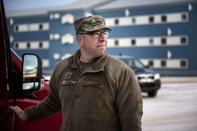 Ifølge den amerikanske chef for Thulebasen, oberst Timothy Bos, har amerikanerne ingen våben - ud over håndvåben - i Thule.