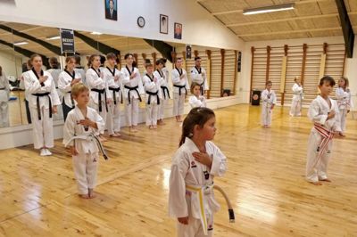 De var de unge landsholdstalenter, der overraskede de unge taekwondokæmpere i Ikast-klubben.?Foto: Privatfoto