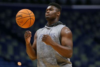 Zion Williamson får ikke NBA-debut lige med det samme for New Orleans Pelicans. Han er ude med en knæskade i seks til otte uger.