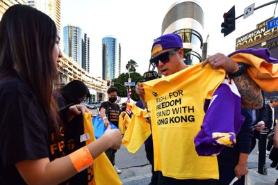 Før sæsonpremieren i Staples Center, hvor Los Angeles Lakers og Los Angeles Clippers mødte hinanden, blev der solgt t-shirts med teksten "Fight for freedom. Stand with Hong Kong".