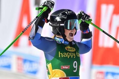Alice Robinson kunne fejre sin første World Cup-triumf efter en marginal afgørelse.