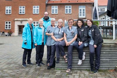 Man vil kunne kende personalet på tøjet, når de for eksempel cykler rundt i byen. ?Foto: Tom laursen