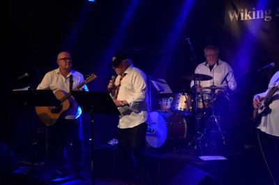 Wiking Strings er i gang med en finaletour, men tør ikke at spå om, hvornår den ender. Bandet fortalte fredag aften, at man ikke tør holde pause, for man ved ikke, hvornår man så spiller sammen igen. ?Foto: Steen hebsgaard