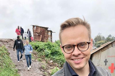 Jannek Hagen ses her under et besøg i Kibera ñ en af Afrikas største slumområde i Nairobi, Kenya ñ i juni 2019. Foto: Bestseller Foundation