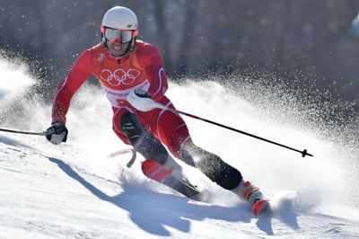 Casper Dyrbye er Danmarks bedste slalomløber, men han er et stykke fra verdenstoppen. Der kan gå en rum tid, før han igen kommer til at køre World Cup-løb.
