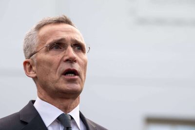 - Vi må forstå, at EU - specielt efter brexit - ikke kan forsvare Europa. 80 procent af Natos forsvarsudgifter stammer fra ikke-europæiske allierede, siger Jens Stoltenberg.