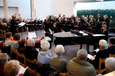 Ansgarkoret blev stiftet i november 1939, og et 80-årsjubilæum skal naturligvis fejres. Dét blev det søndag eftermiddag med koncert i en fyldt Fonnesbæk Kirke. ?Foto: Flemming Hansen