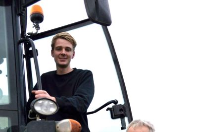 Jakob Laursen er næsten færdigudlært landbrugsmaskinemekaniker hos AP Auto i Faurholt og var meget begejstret, da chefen Arne Juelsgaards foreslog et tre måneders praktikophold i Tyskland. ? Foto: Laila Kempel