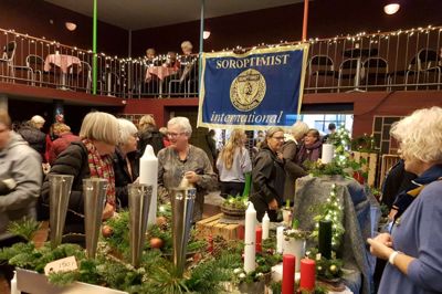 Soroptimist International Ikast havde torsdag en velbesøgt julebasar i Bakkehuset. ?
