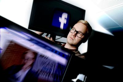 Byrådspolitiker Simon Vanggaard (DF) har politianmeldt en Facebookbruger, der gentagne gange har beskyldt politikeren for at manipulere med tallene i forbindelse med sagen om lukningen af Kernehuset i Blåhøj. Foto: Henrik Ole Jensen