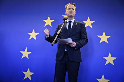 Udenrigsminister Jeppe Kofod (S) mener ikke, at en ny rapport om konsekvenserne af det danske forsvarsforbehold i EU bør føre til en folkeafstemning om forbeholdet.