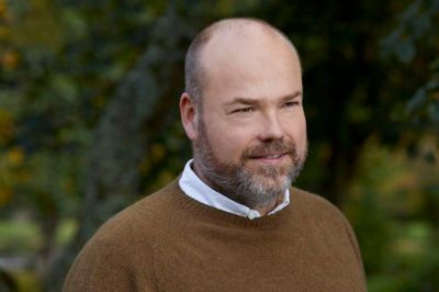 Danmarks rigeste mand har en stor kærlighed til Brande-området, hvor hans Bestseller-imperium har hovedkvarter. Nu sender han nye millioner til storstilet midtbys-projekt. Foto: Bestseller