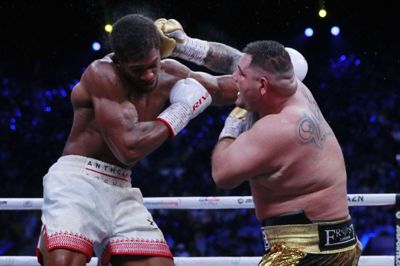 Anthony Joshua (t.v.) vandt en pointsejr efter 12 omgange i sværvægtsbraget mod Andy Ruiz Jr.