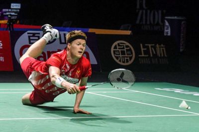 Anders Antonsen fik ikke et ben til jorden i starten af andet sæt mod Jonatan Christie, der vandt kampen med 23-21, 21-16. (Arkvifoto)