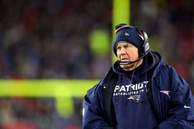 New England Patriots' træner, Bill Belichick, der stadig er træner for klubben i dag, fik en bøde på 500.000 dollar - svarende til 3,4 millioner kroner - efter at Patriots blev taget i at filme divisionsrivalerne New York Jets og Green Bay Packers i 2007.