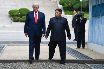 Tre møder mellem USA's præsident, Donald Trump, og Nordkoreas øverste leder, Kim Jong-un, har ikke ført til synlige fremskridt. Fredag aften lokal tid har Nordkorea foretaget endnu en ikke nærmere defineret test, den anden på en uge. (Arkivfoto)