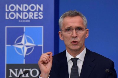 Den vestlige forsvarsalliances norske generalsekretær, Jens Stoltenberg, under Nato-topmødet i London tidligere i december. Nu åbner han op for en dialog med Rusland.