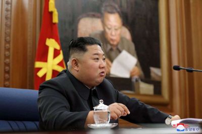 Forhandlinger om en nordkoreansk atomnedrustning er gået i stå siden seneste møde mellem Trump og Kim Jong-un i februar. I stedet har Nordkorea foretaget adskillige test af kortrækkende missiler. Nordkorea har lovet USA en "julegave". Landets viceudenrigsminister sagde tidligere på måneden, at "det er helt op til USA, hvilken julegave landet vælger".