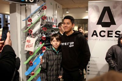 Youtuberen MaXsa besøgte i weekenden Sport 24 i Strøgcentret. Her var mange besøgende, som blandt andet kunne få taget billeder sammen med den populære gamer. Foto: Privatfoto