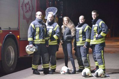 De lokale brandmænd på stationen i Engesvang kan andet end slukke ildebrande. De kan også spille musik, og gør det den 31. januar i Engesvang. Foto: Privat