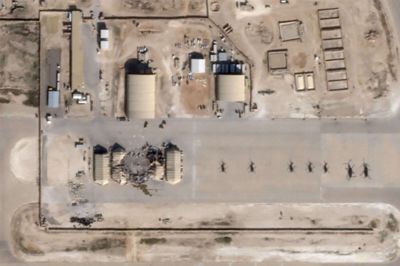 Satellitbillede af et missilnedslag på Al-Asad-basen i Irak, hvor 133 danske soldater opholdt sig, da Iran onsdag i sidste uge angreb med ballistiske missiler.